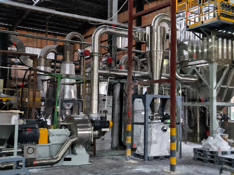 氟鋁酸鉀超微粉碎機(jī)--廣東某公司